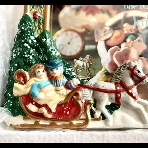 Fritz & Floyd Collectable Holiday Happenings Frame - Picture 2 of 7